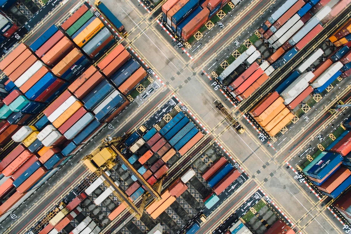 Contenedores y operación logística para zonas francas y puerto